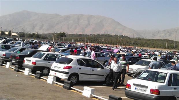 عضو اتحادیه نمایشگاه‌ داران: خودروسازان اجازه کاهش قیمت خودرو ها را نمی ‌دهند